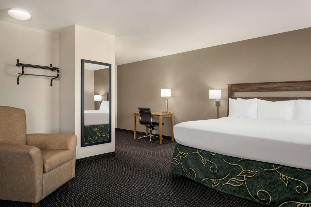 Baymont By Wyndham Rawlins Hotell Eksteriør bilde